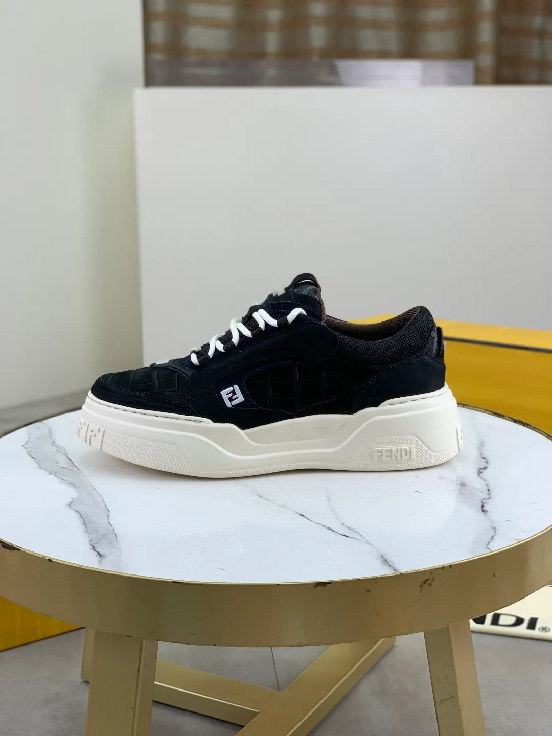 Men's Men's Shoes 💰P800 New Style 💰💎💎💎Summer Hot Style [FENDI Fendi] Top Version 🆕New slip-on sneakers, wavy soles engraved with original words. Embossed Fendi Flow lettering on the heel. The upper is made of high-end calfskin and breathable materials. Original lining with tone-on-tone details decorated with innovative handcrafting techniques. Ultra-light and wear-resistant TPU and IP foam soles, overall lightweight and comfortable. Size:39-44 (38 45 can be customized)
